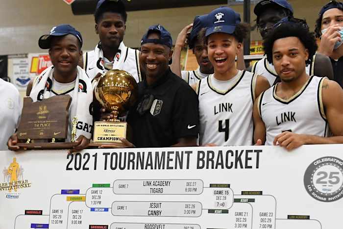 Link-Academy.Tualatin.boys-basketball.postgame.LSI-2021.Leon-Neuschwander.20